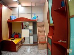 Детская кровать-чердак со шкафом и полками, фотография 1