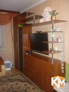 Гостиная «Узкая» с комодом, шкафом и нишей для ТВ, фотография 1