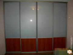 Встроенный четырехдверный шкаф-купе «Белое стекло», фотография 1