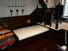 Кровать и комната «В виде корабля» темного цвета, фотография 1