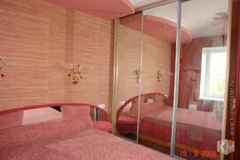 Спальня «Розовый фламинго» с оригинальным изголовьем, фотография 1